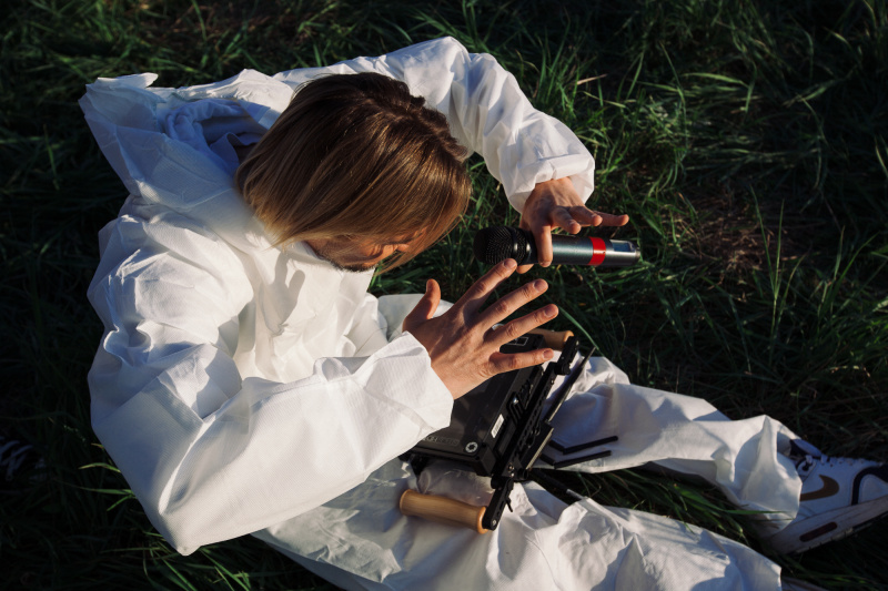 "Сміттєзвалище і пластикові пакети": ONUKA та Алан Бадоєв презентували новий яскравий кліп