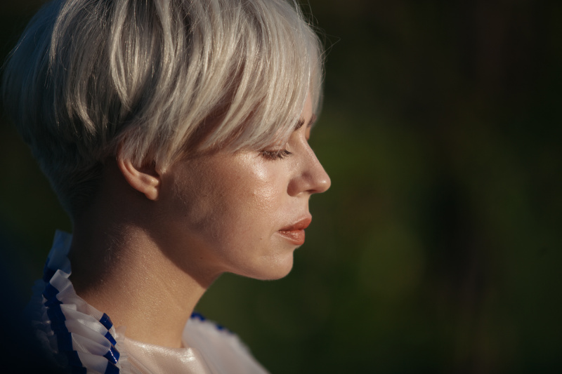 "Сміттєзвалище і пластикові пакети": ONUKA та Алан Бадоєв презентували новий яскравий кліп