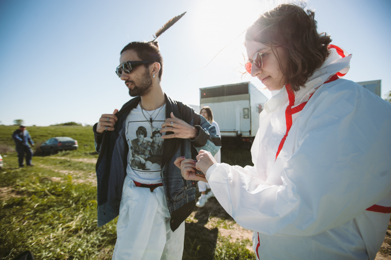 "Сміттєзвалище і пластикові пакети": ONUKA та Алан Бадоєв презентували новий яскравий кліп