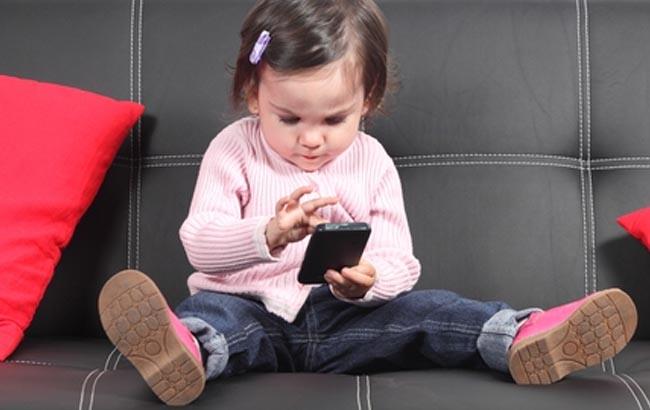 ВООЗ відриває дітей від гаджетів: Супрун назвала батькам "альтернативу"