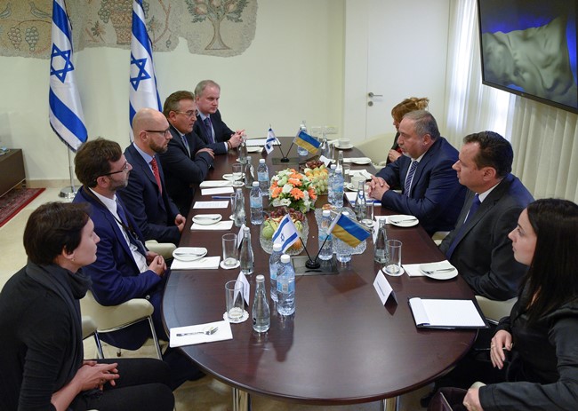 Арсений Яценюк обсуждает вопросы безопасности и экономического сотрудничества Украины и Израиля