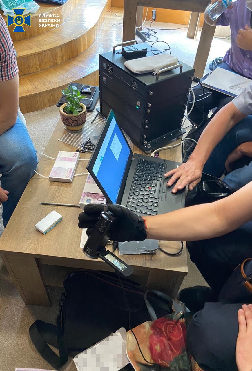 У Києві змайстрували потужний комплекс по прослуховуванню мобільників: чи варто нам хвилюватися?