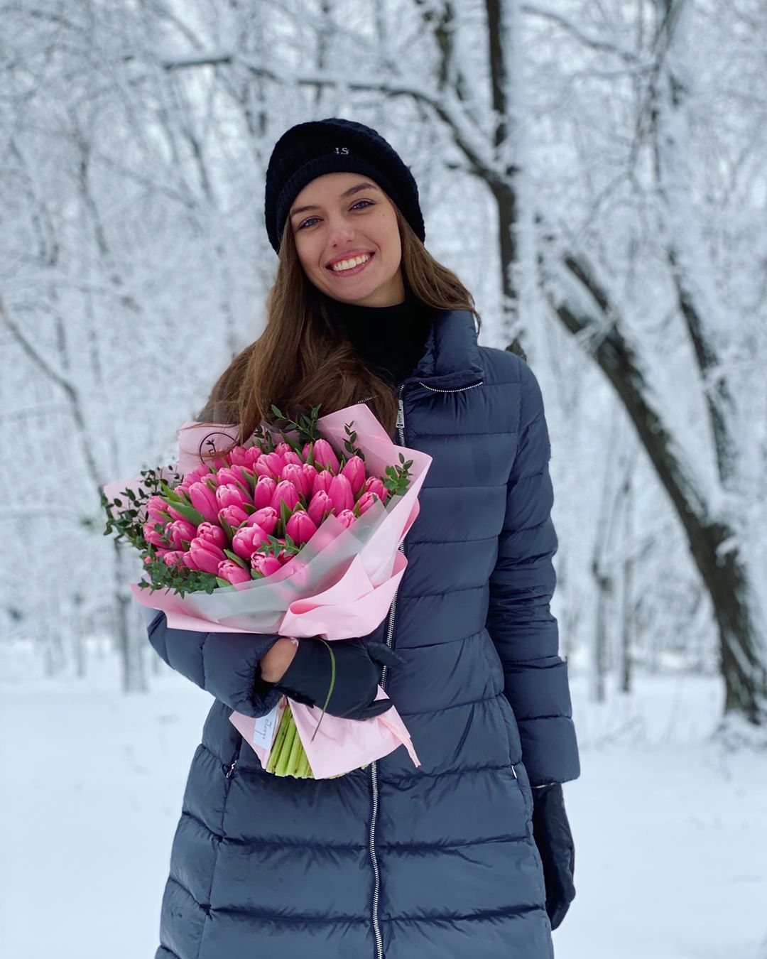 Місіс Зима-2020: молода дружина Дмитра Комарова зачарувала "квітковим" аутфітом