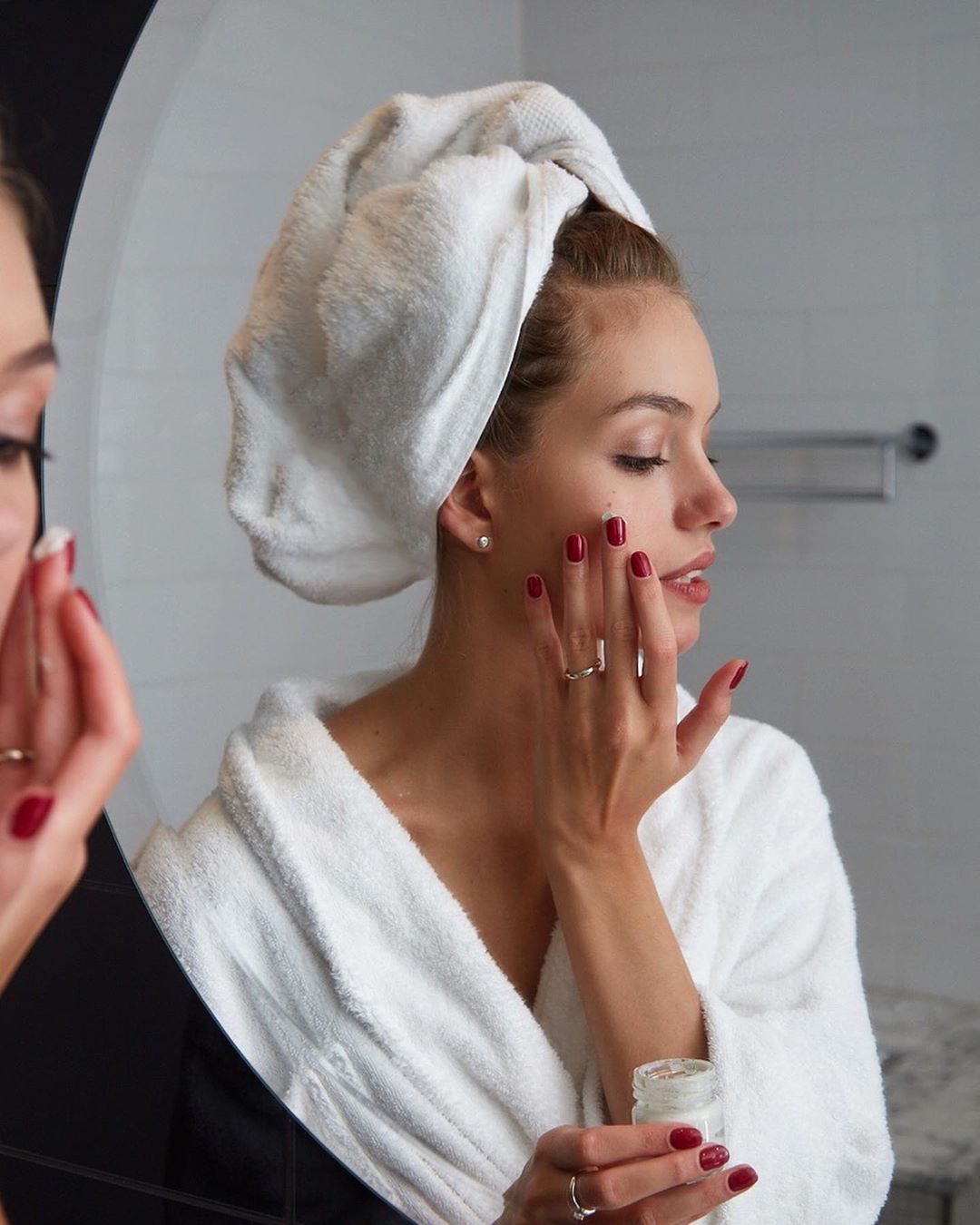 Я за натуральность: жена Дмитрия Комарова рассказала о домашнем уходе за собой