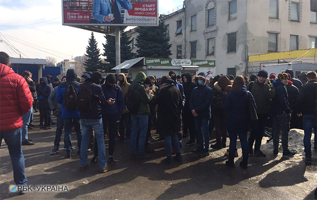 В будівлі бази "Азов" проводять обшуки