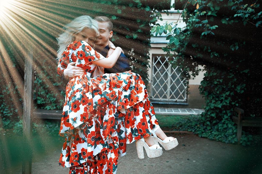 Носить на руках: щаслива Аліна Гросу показала зворушливе фото з чоловіком