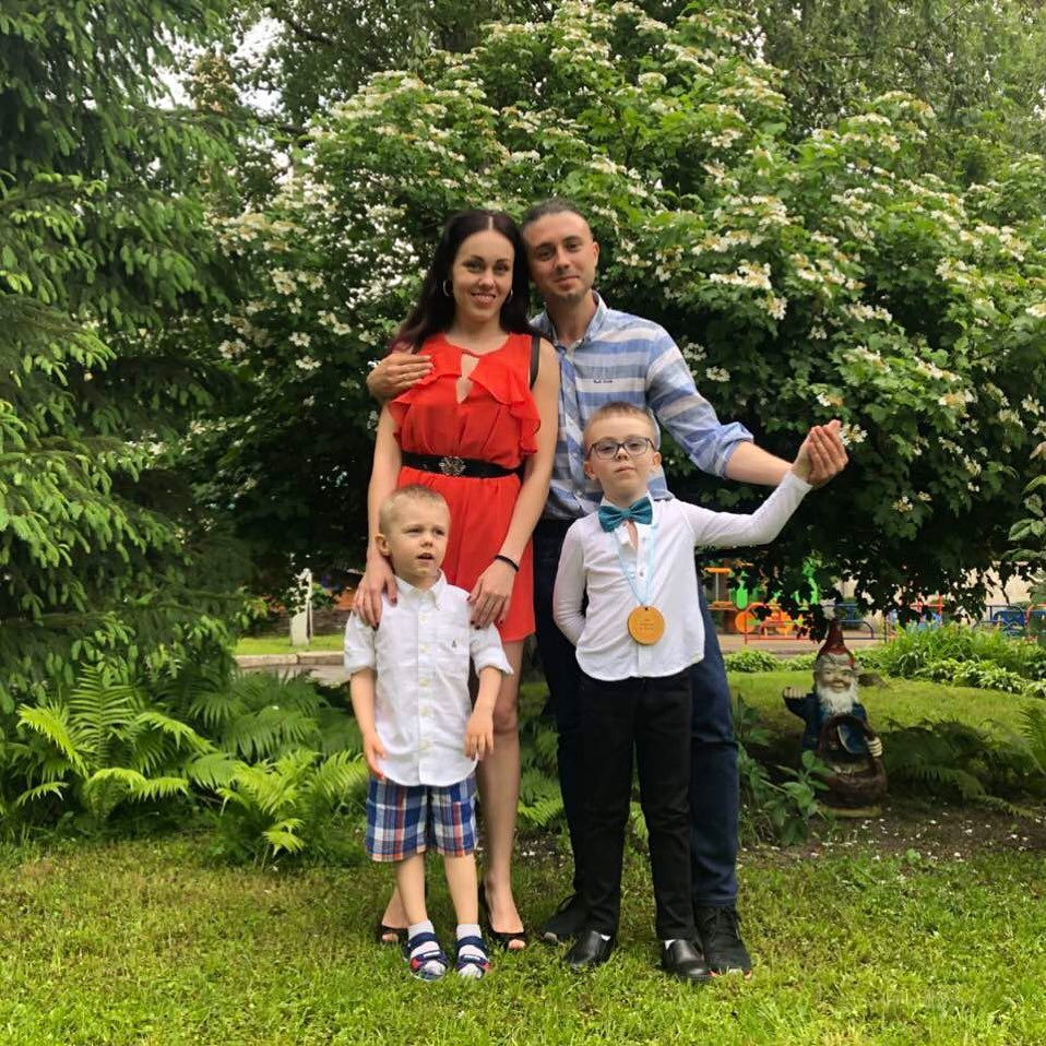 Тарас Тополя розповів, що подарував Альоші після народження синів