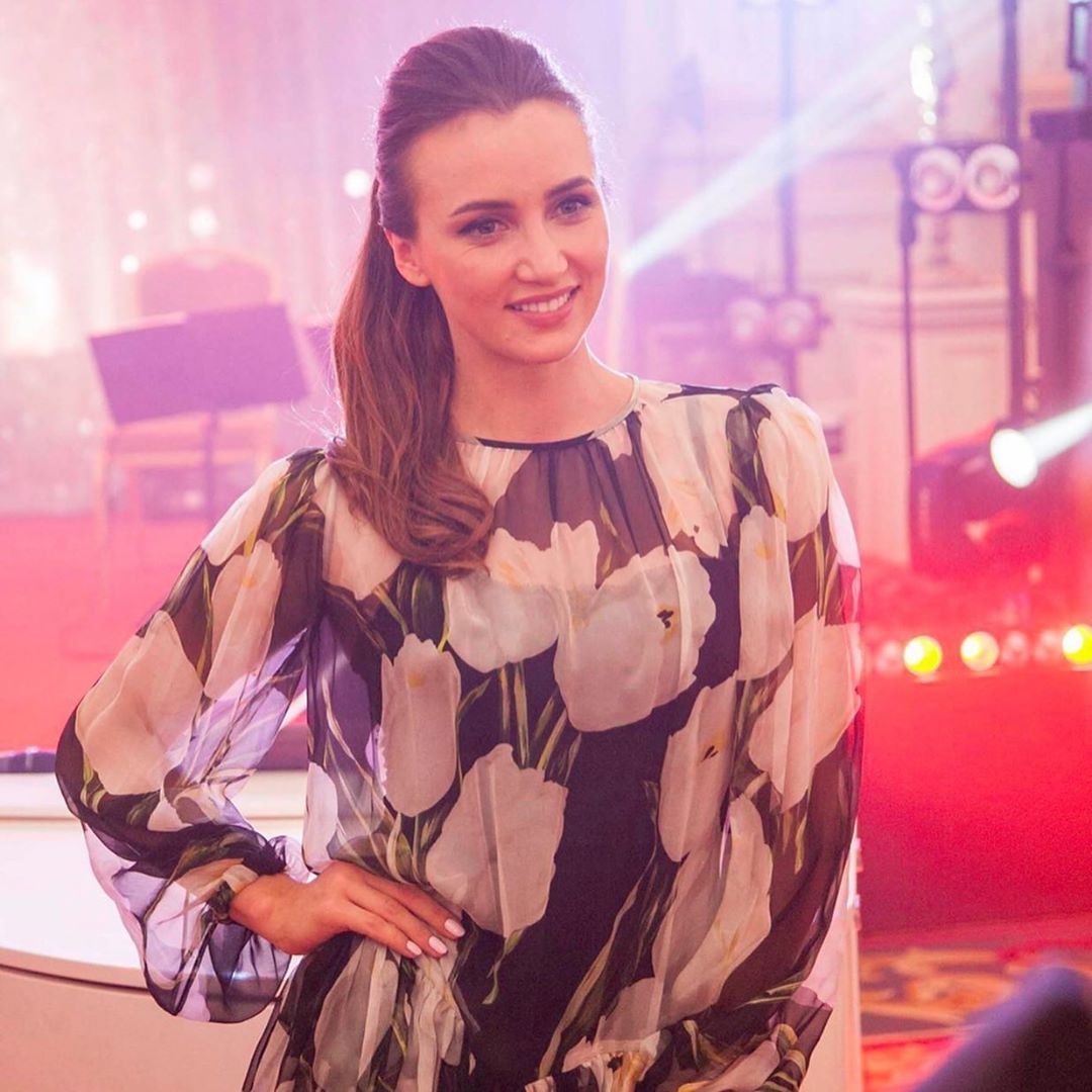 "Лучшая пара": Анна Ризатдинова восхитила стильным выходом в свет с партнером по Танцам со звездами