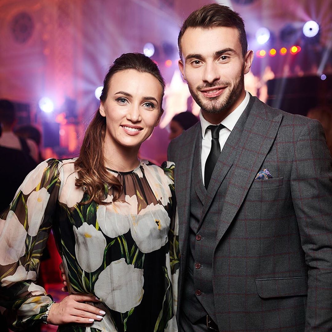 "Лучшая пара": Анна Ризатдинова восхитила стильным выходом в свет с партнером по Танцам со звездами