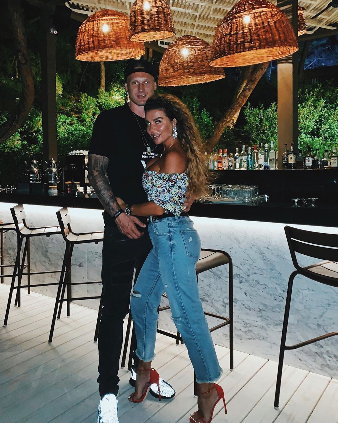 Трое детей от разных отцов: украинскую поп-диву поздравляют с новой беременностью