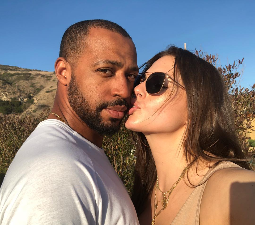 В крошечном бикини на пляже: Эшли Грэм засыпала сеть горячими снимками