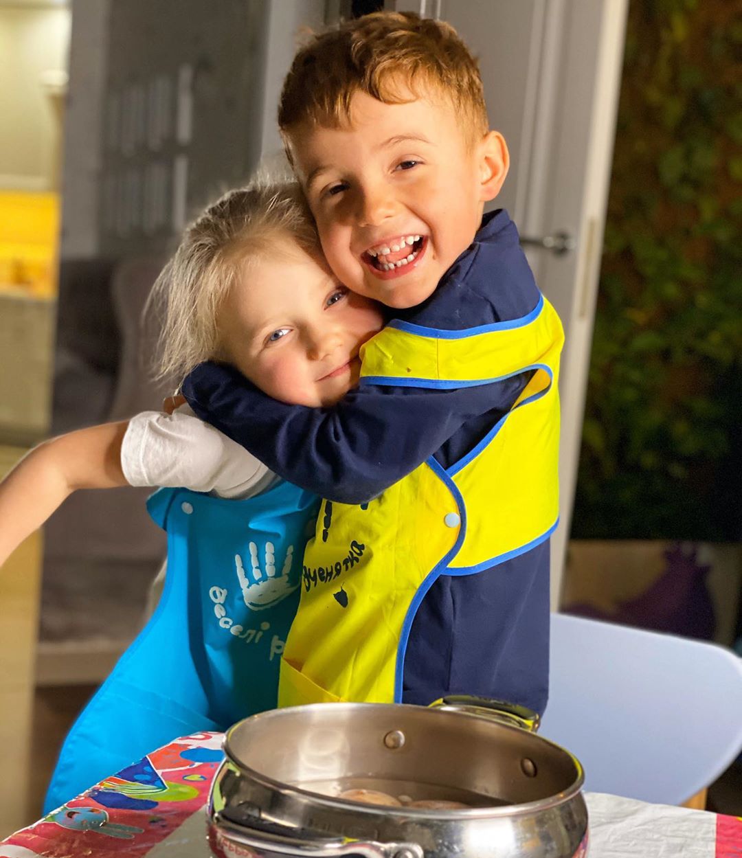 Командую молодими кулінарами: Слава Камінська показала, як готувалася з дітьми до Великодня