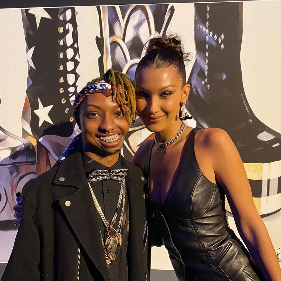 Спокуслива бунтарка: Белла Хадід демонструє фігуру в шкіряному костюмі