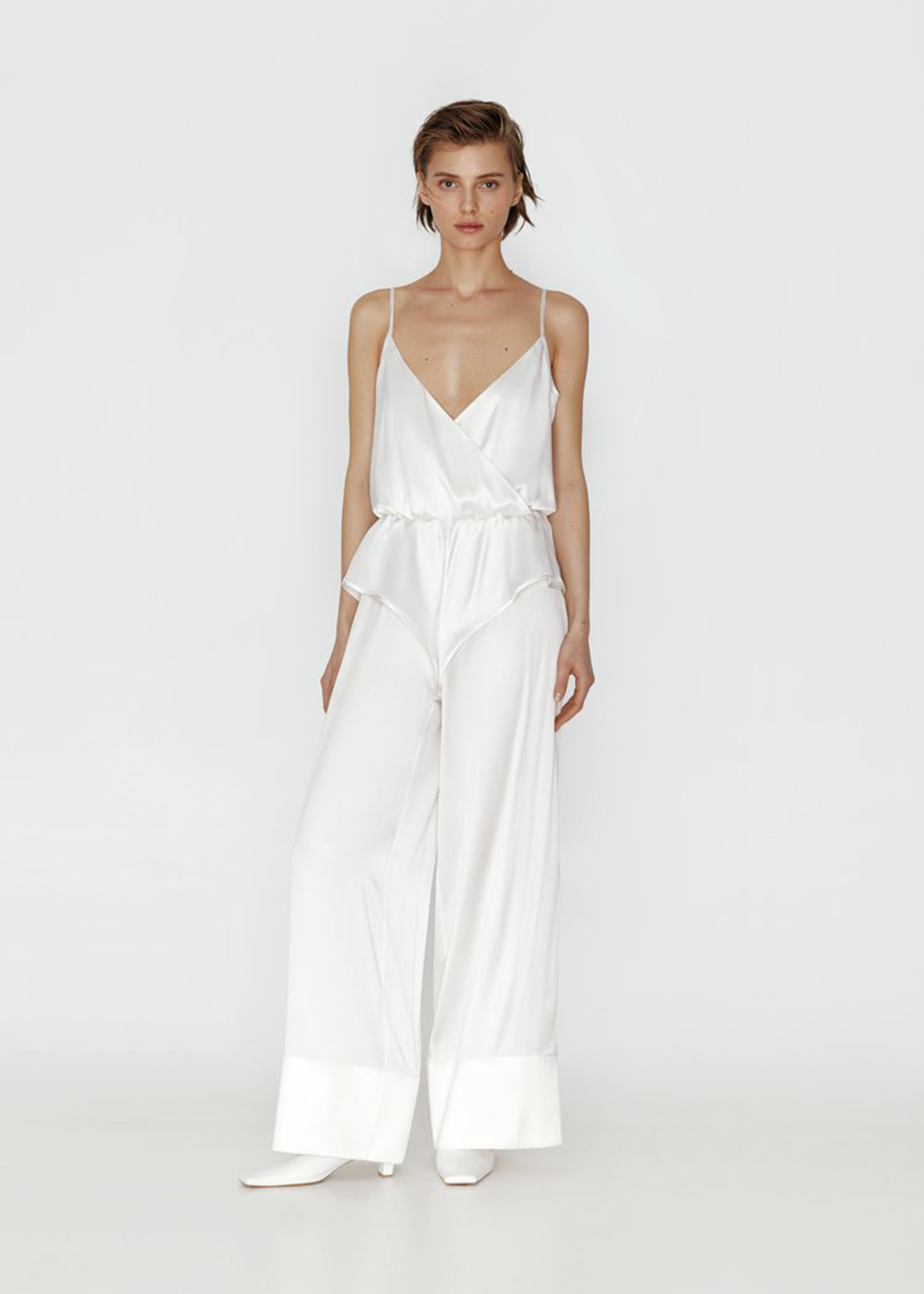 Звезда "Игры престолов" Софи Тернер взорвала сеть свадебным нарядом от украинского бренда