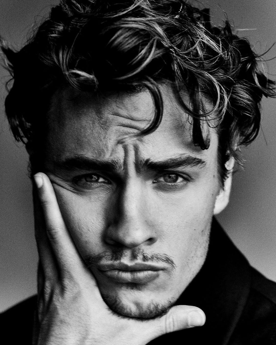 Дівчата, тримайтеся! Топ-5 синів зіркових батьків, які виросли справжніми красенями