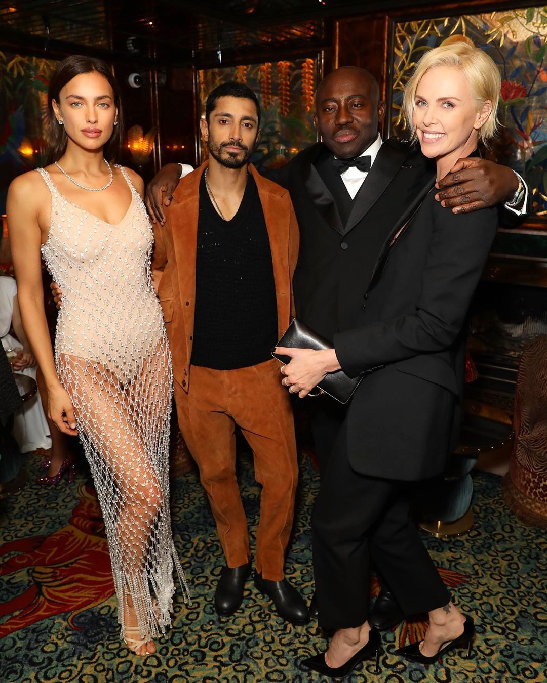 Безупречна: Шарлиз Терон показала, как визуально сделать фигуру более стройной