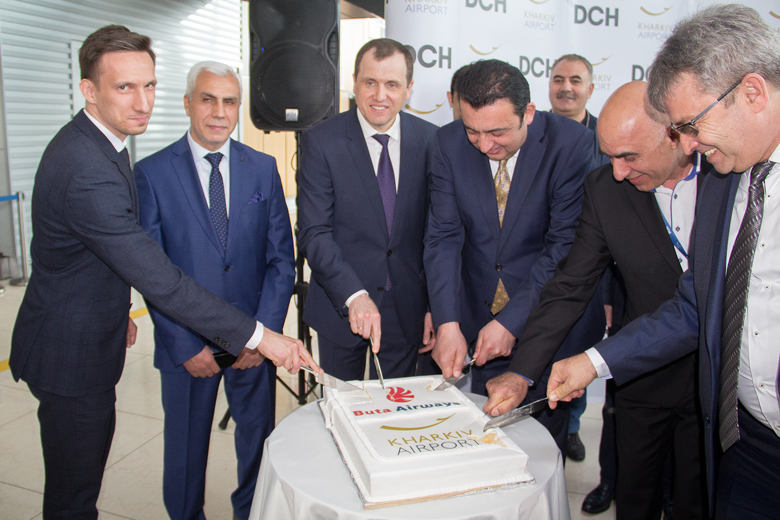 У Ярославского рассказали о первом авиарейсе Баку-Харьков