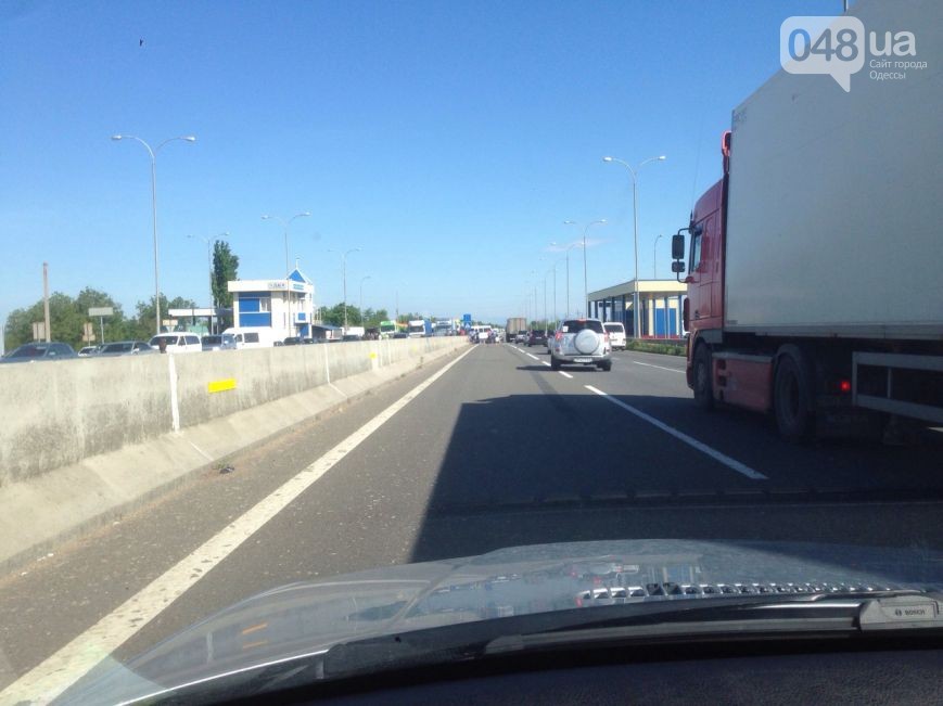 Дальнобойщики перекрыли трассу Одесса-Киев
