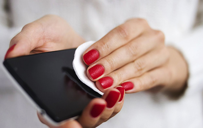 У десять разів брудніше туалетів: Супрун попередила про небезпеку смартфонів