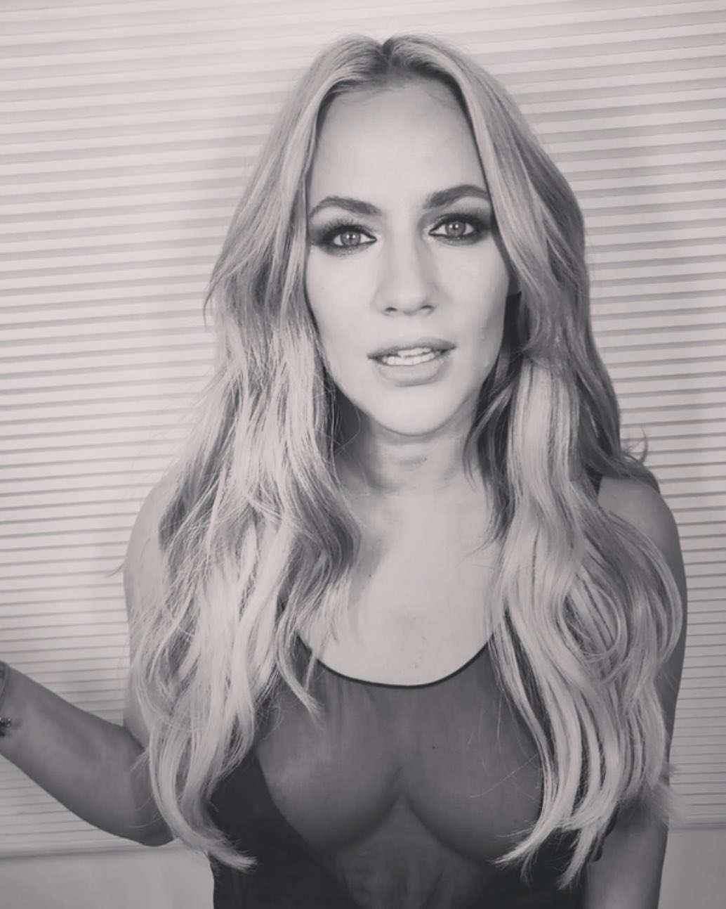 Бывшая девушка принца Гарри покончила с собой: все подробности