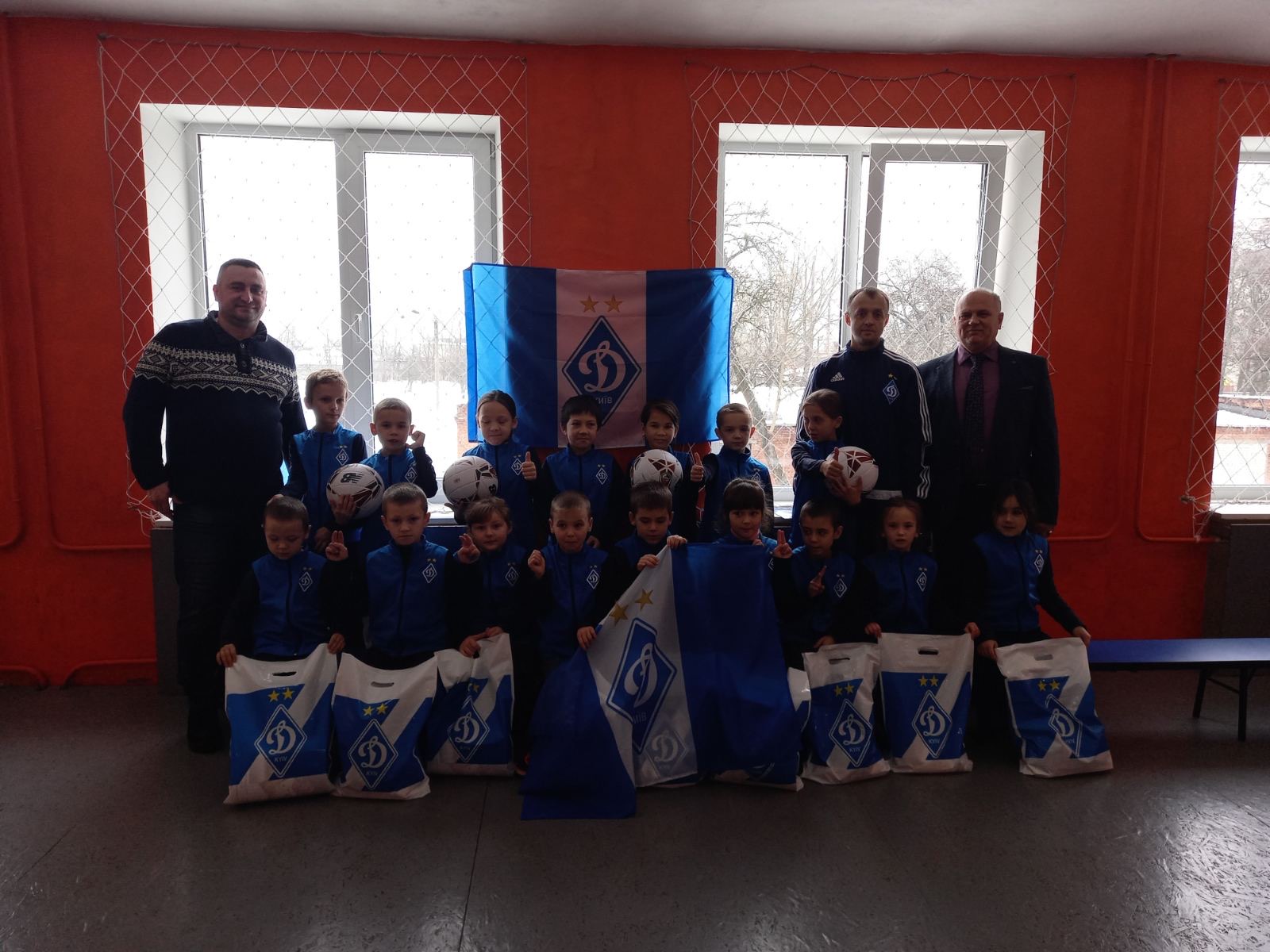 "Динамо" передало новогодние подарки воспитанникам школы-интерната в Сумской области