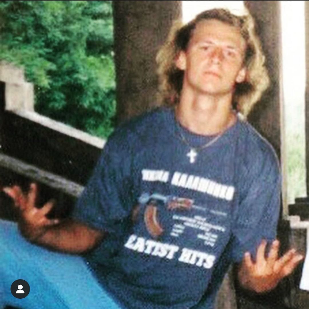 Потап "откопал" старое фото, где он 18-летний юнец с кудряшками