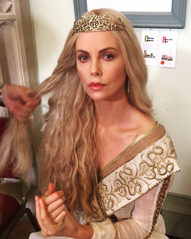 Більше блиску! Топ-3 казково красивих образів Шарліз Терон для червоних доріжок