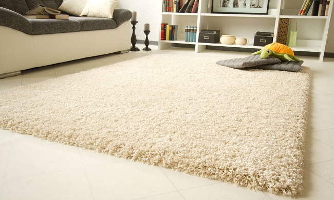 Килим на підлозі для утеплення квартири