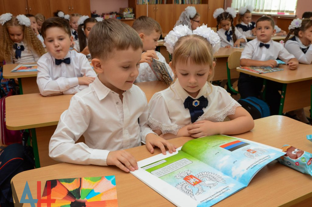 Праздник пропаганды: как прошло 1 сентября в оккупированном Донецке (фото)