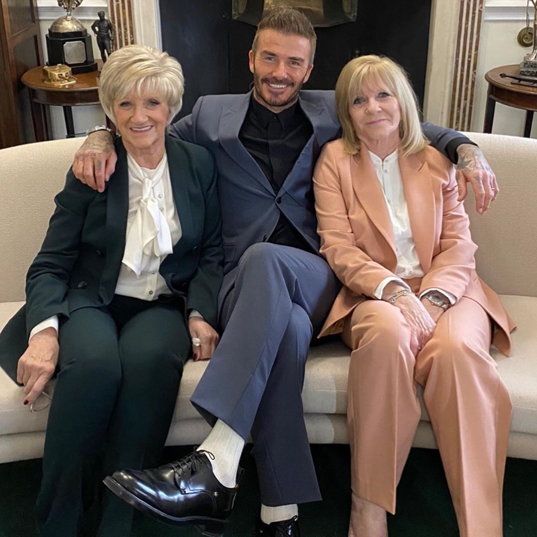 Вікторія Бекхем захопила селфі з молодою мамою і вразила схожістю з нею