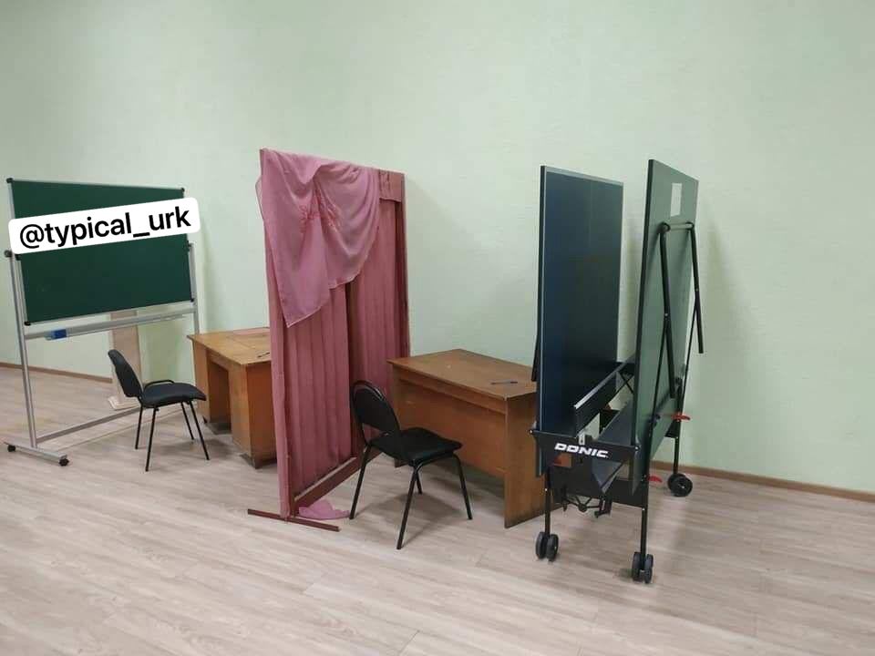 Антиковидная кабинка и голосование под стремянками: лучшие курьезы на местных выборах