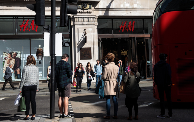 Ціни почнуть підвищуватися: H&M змінює формат роботи магазинів