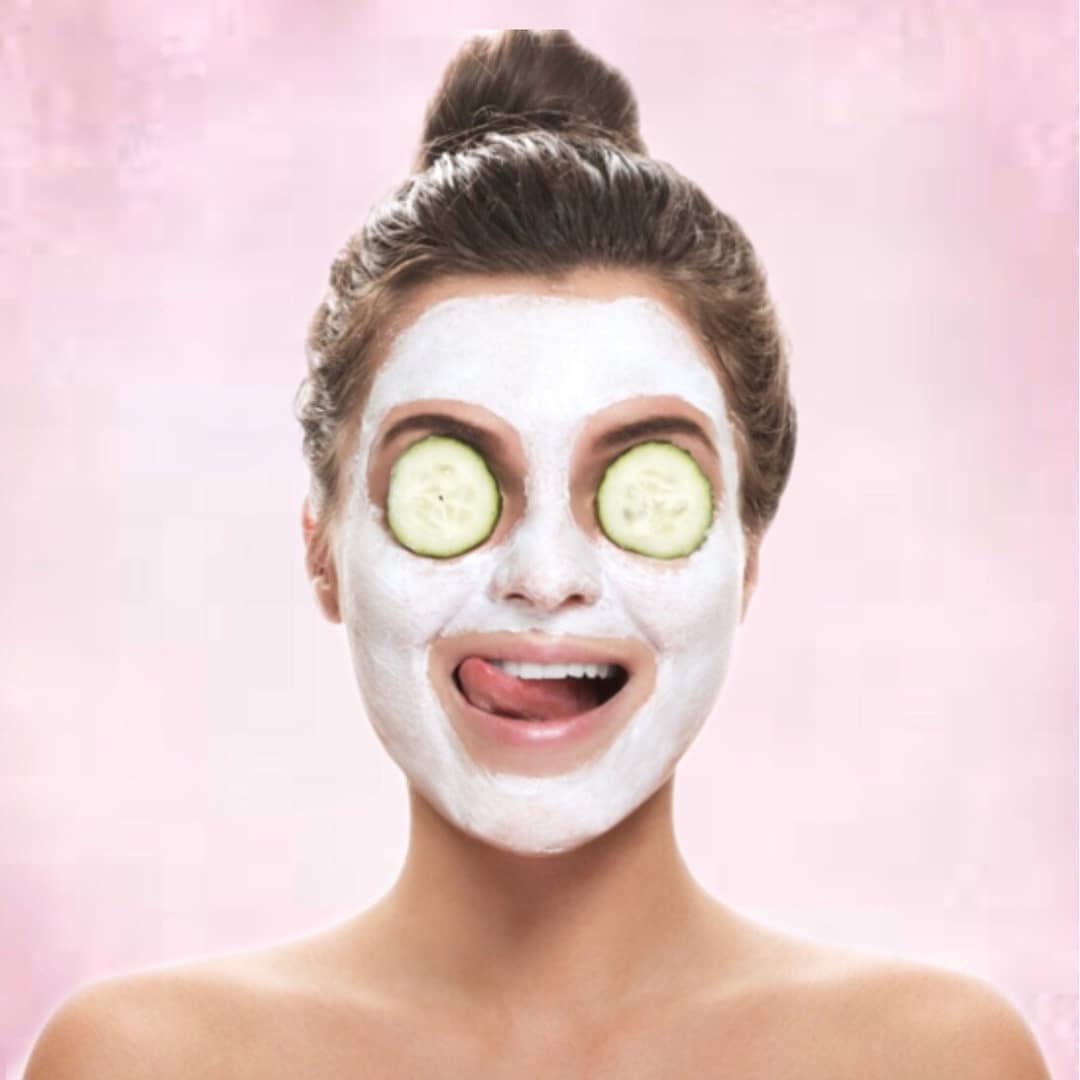 Skin mask. Женщина в косметической маске. Женщина в маске для лица. Маска для лица на белом фоне. Женщина с огуречной маской.