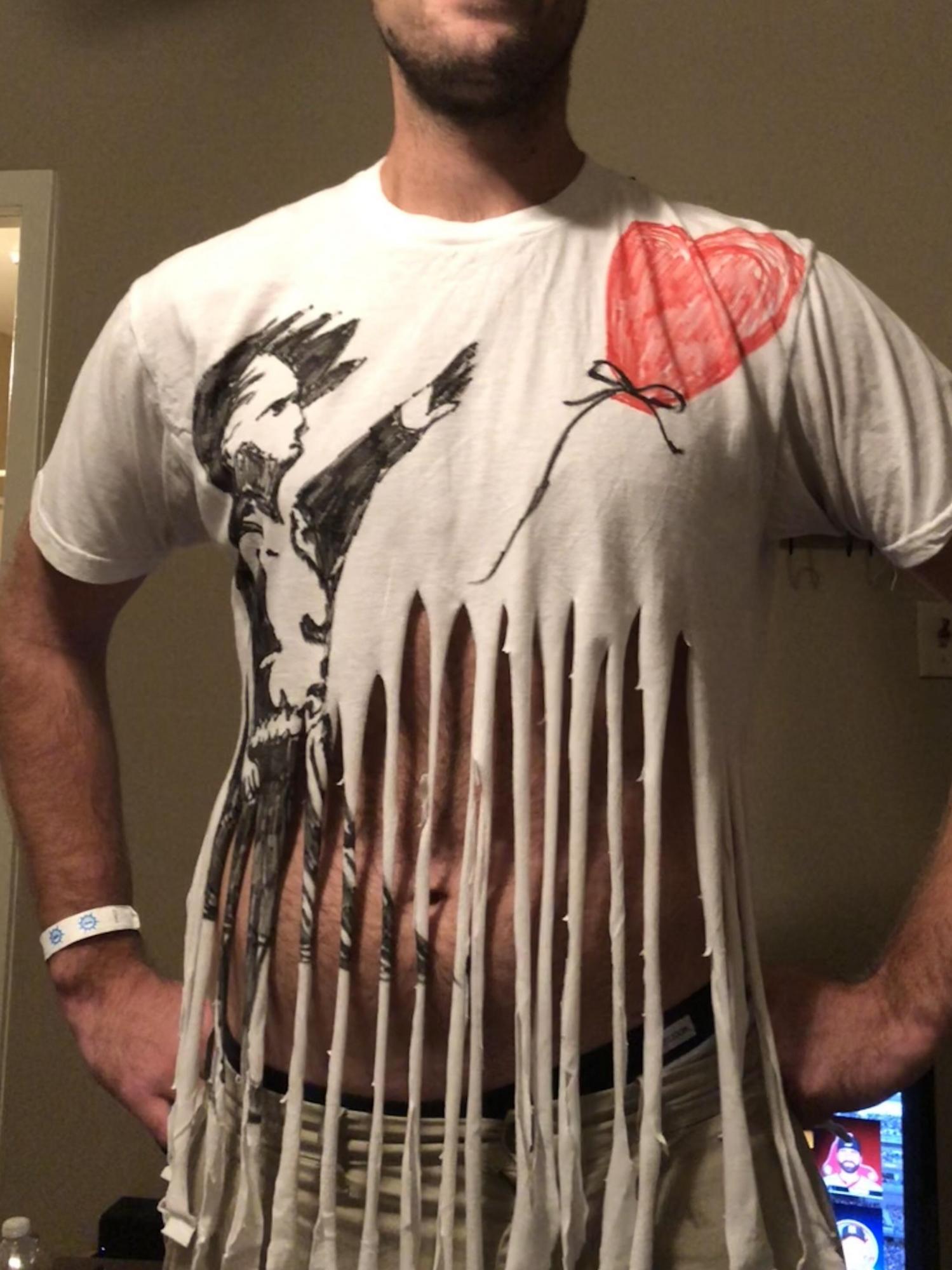 Хэллоуин от Бэнкси: трюк с картиной вдохновил на создание "саморазрушаюшихся" костюмов