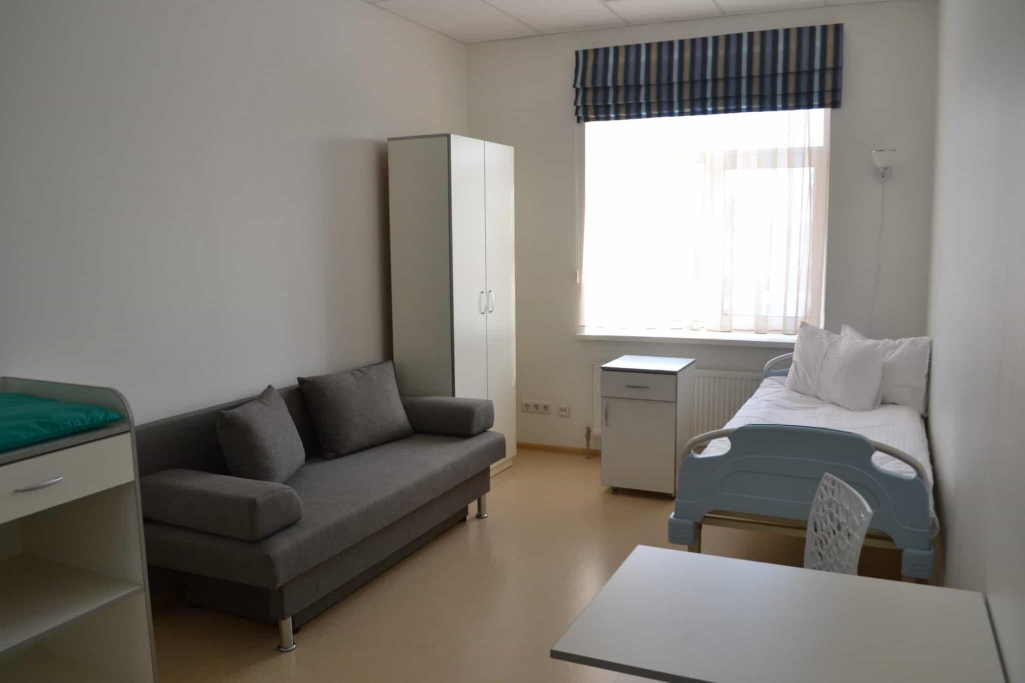 Василиса Фролова показала перше фото з новонародженим сином: їхала до пологового і ридала