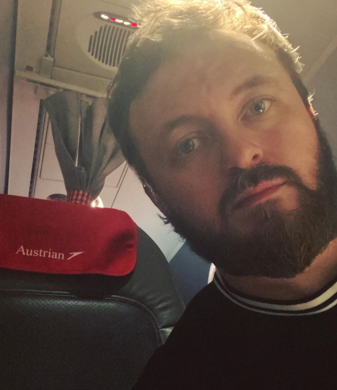 Ситуация нестандартная: DZIDZIO попал в неприятность на борту самолета