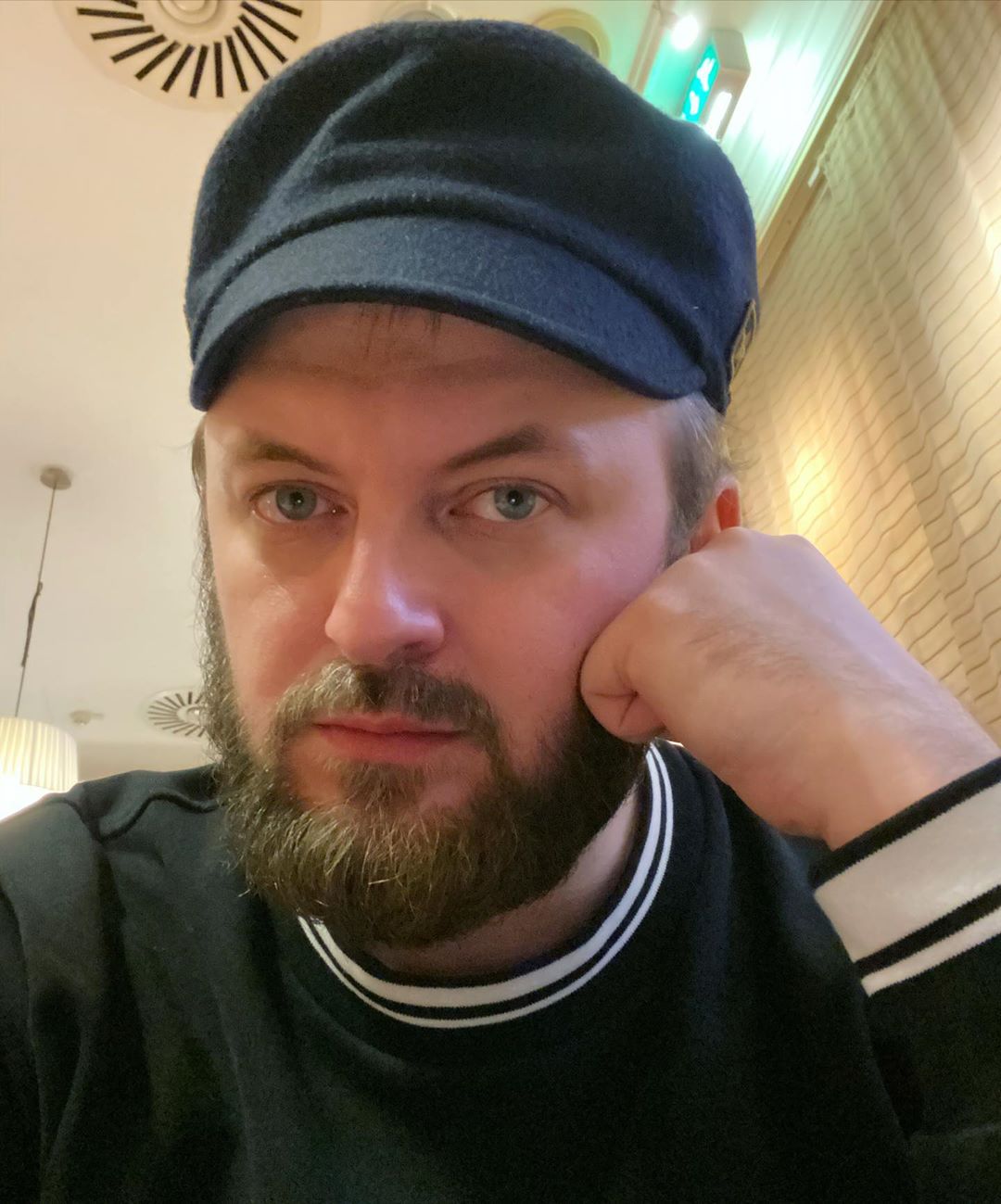 Ситуация нестандартная: DZIDZIO попал в неприятность на борту самолета