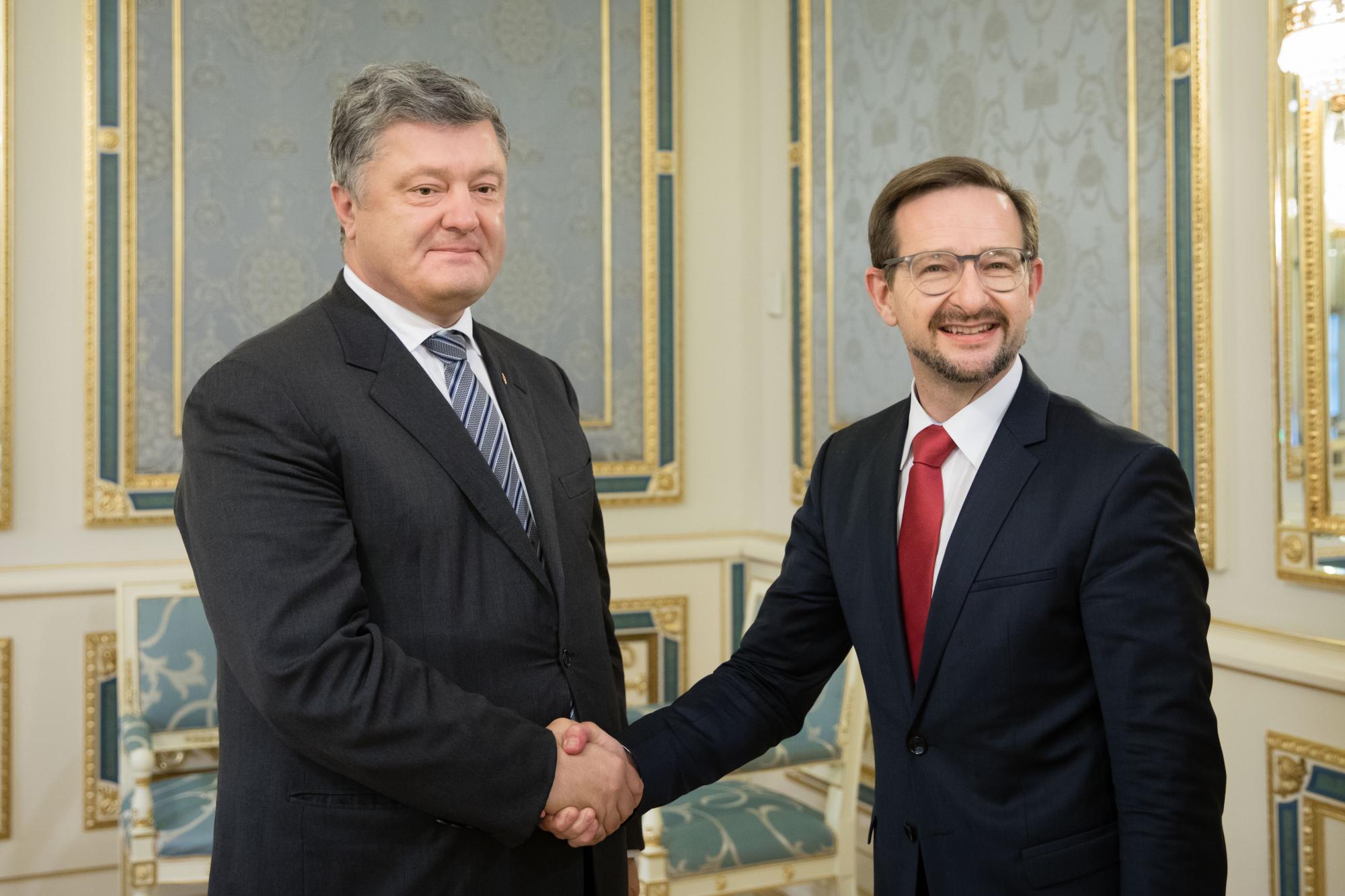 Порошенко попросил генсека ОБСЕ содействовать обновлению технического оснащения СММ