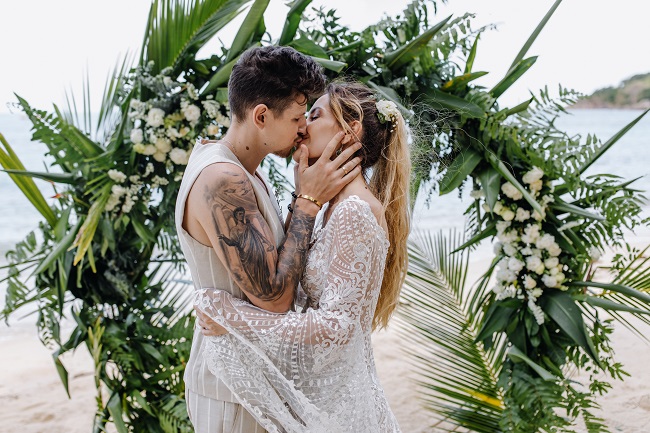 MamaRika вийшла заміж і втекла з коханим на острів (фантастичні фото)