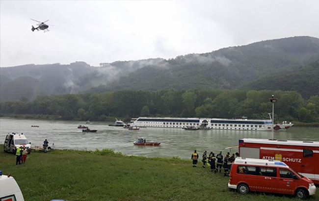 В Австрії зайнялося пасажирське судно, є постраждалі