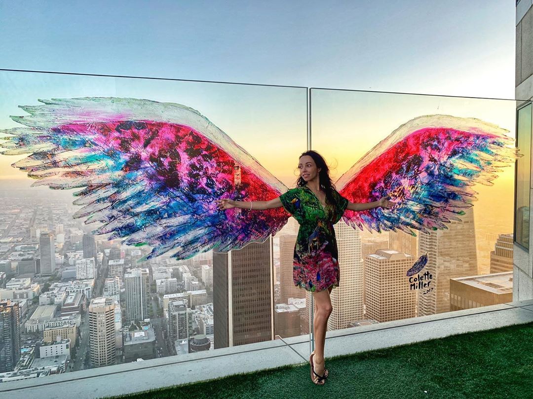 "Почувствуй себя ангелом": Екатерина Кухар примерила крылья на вершине небоскреба