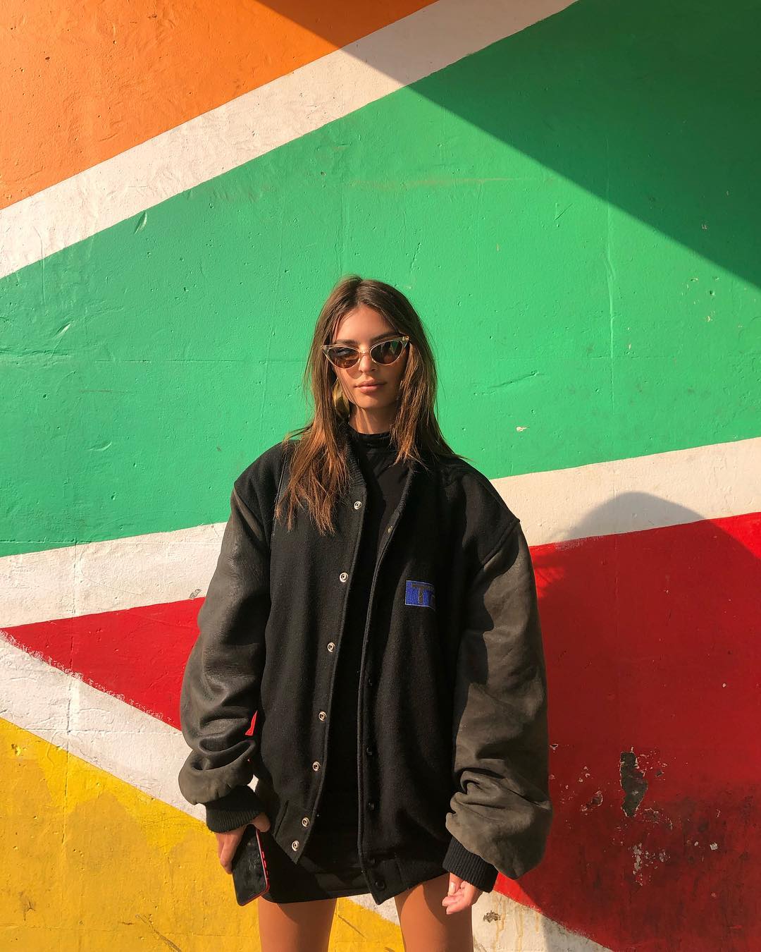 Кроп-топы, белье и пиджаки мужского кроя: создаем соблазнительный образ в духе Эмили Ратаковски