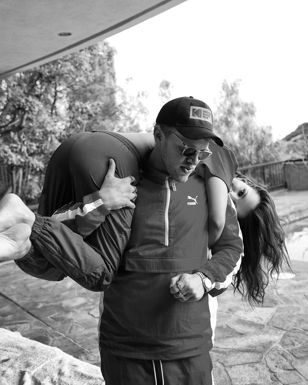 Горячо: Эмили Ратаковски взволновала сеть роскошным телом в откровенном бикини