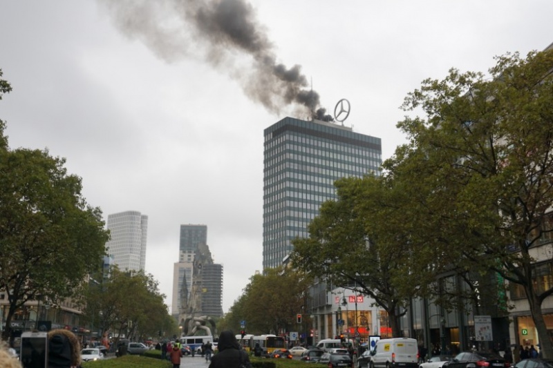 В Берлине горел офис Mercedes Benz