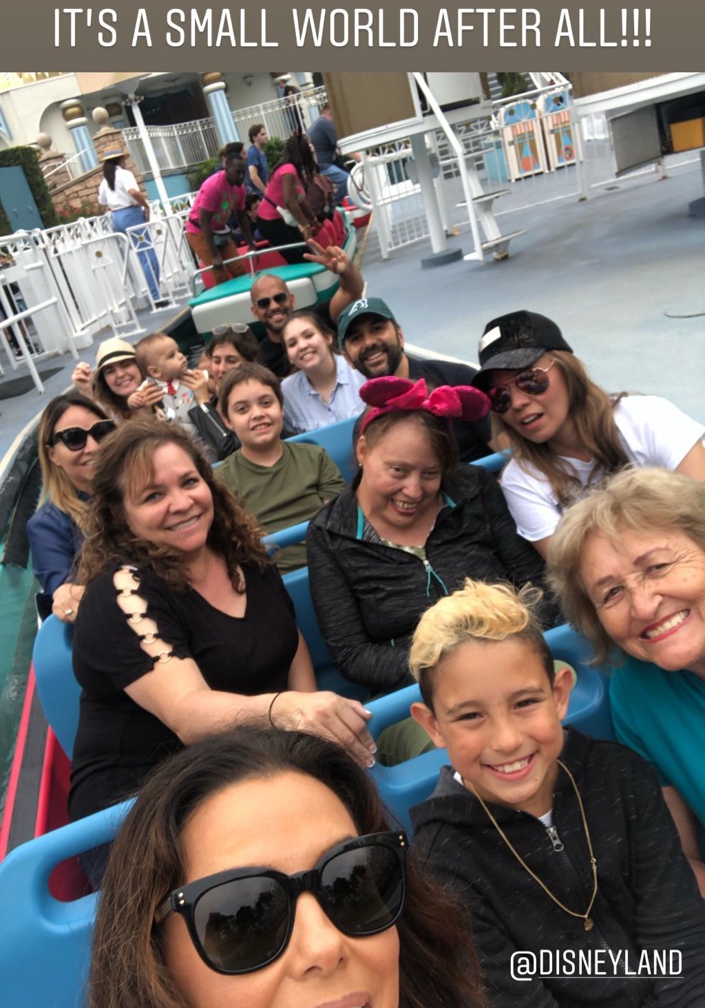 Свято продовжується! Єва Лонгорія засипала мережу милими фото з сином з Діснейленду