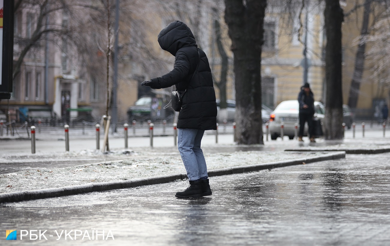 Гололед картинки. Гололед в Киеве. Гололед МЧС. Падение в гололед.