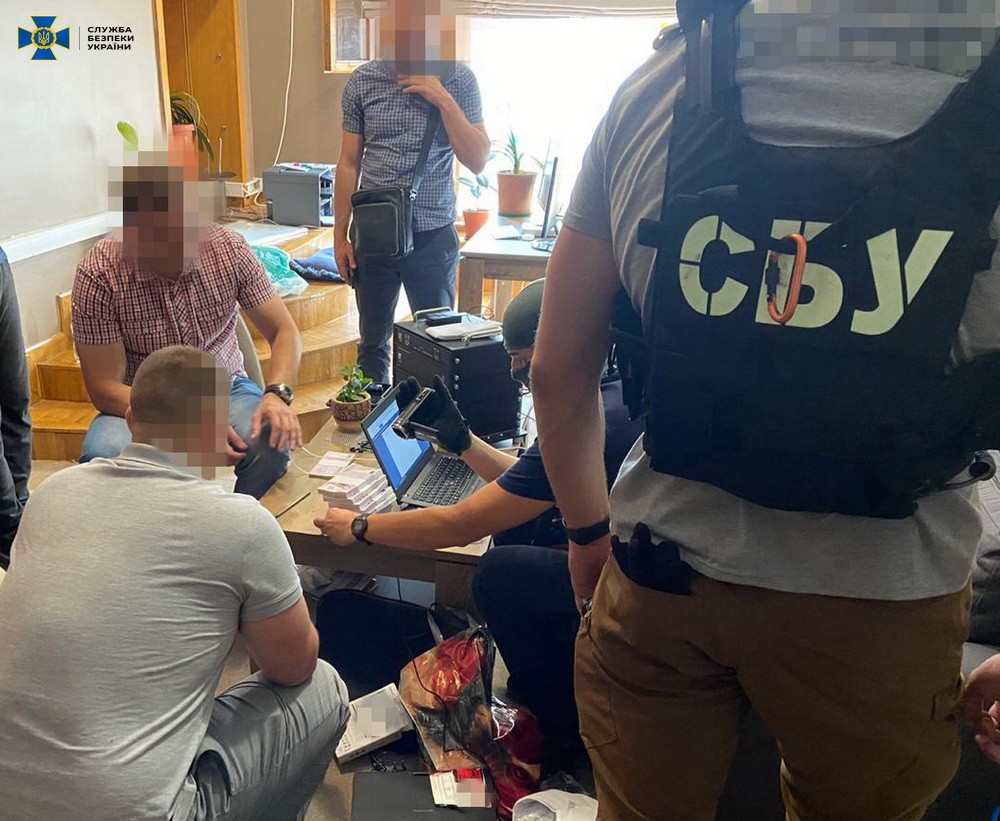 У Києві змайстрували потужний комплекс по прослуховуванню мобільників: чи варто нам хвилюватися?