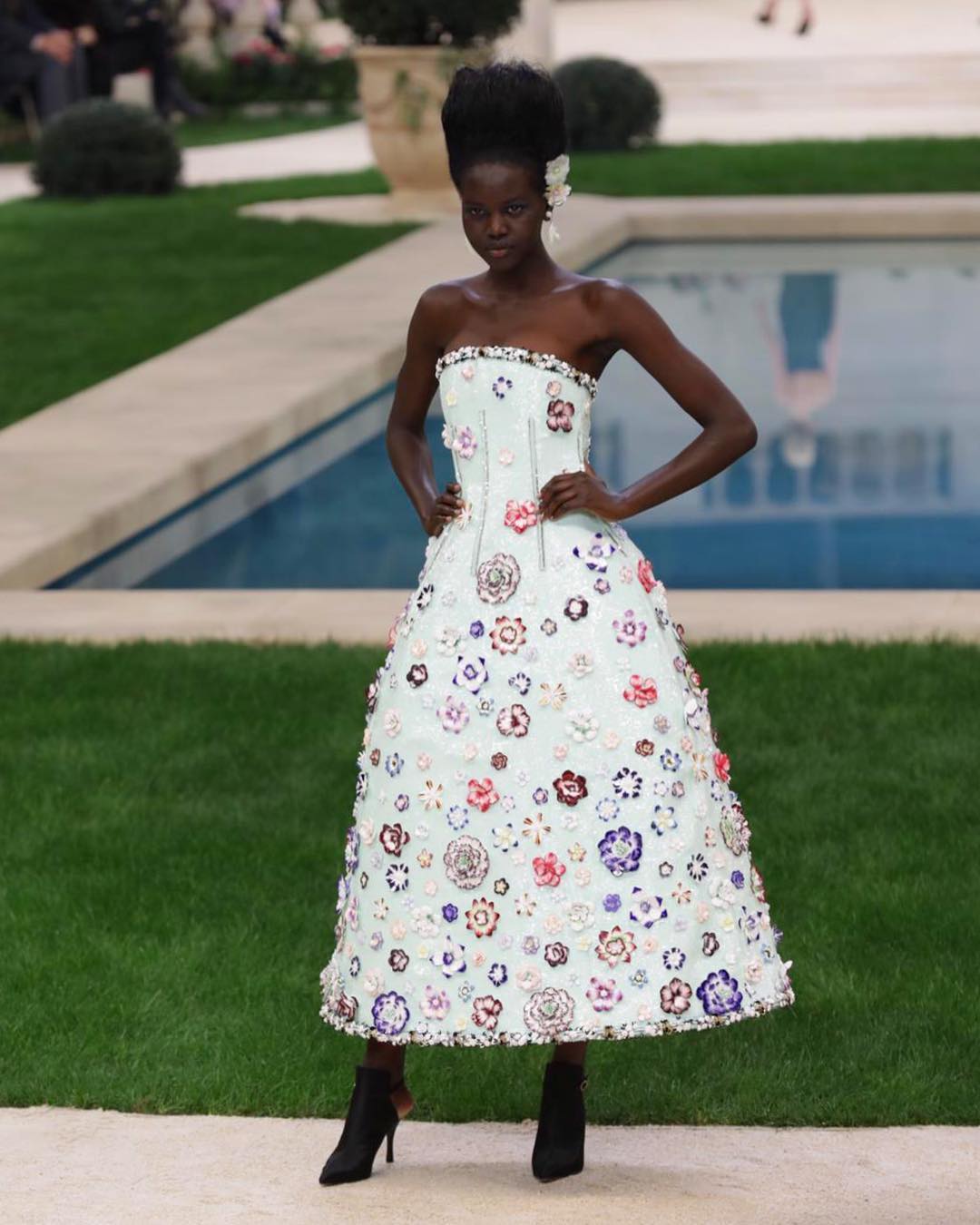 Адут Акеч на на показе CHANEL