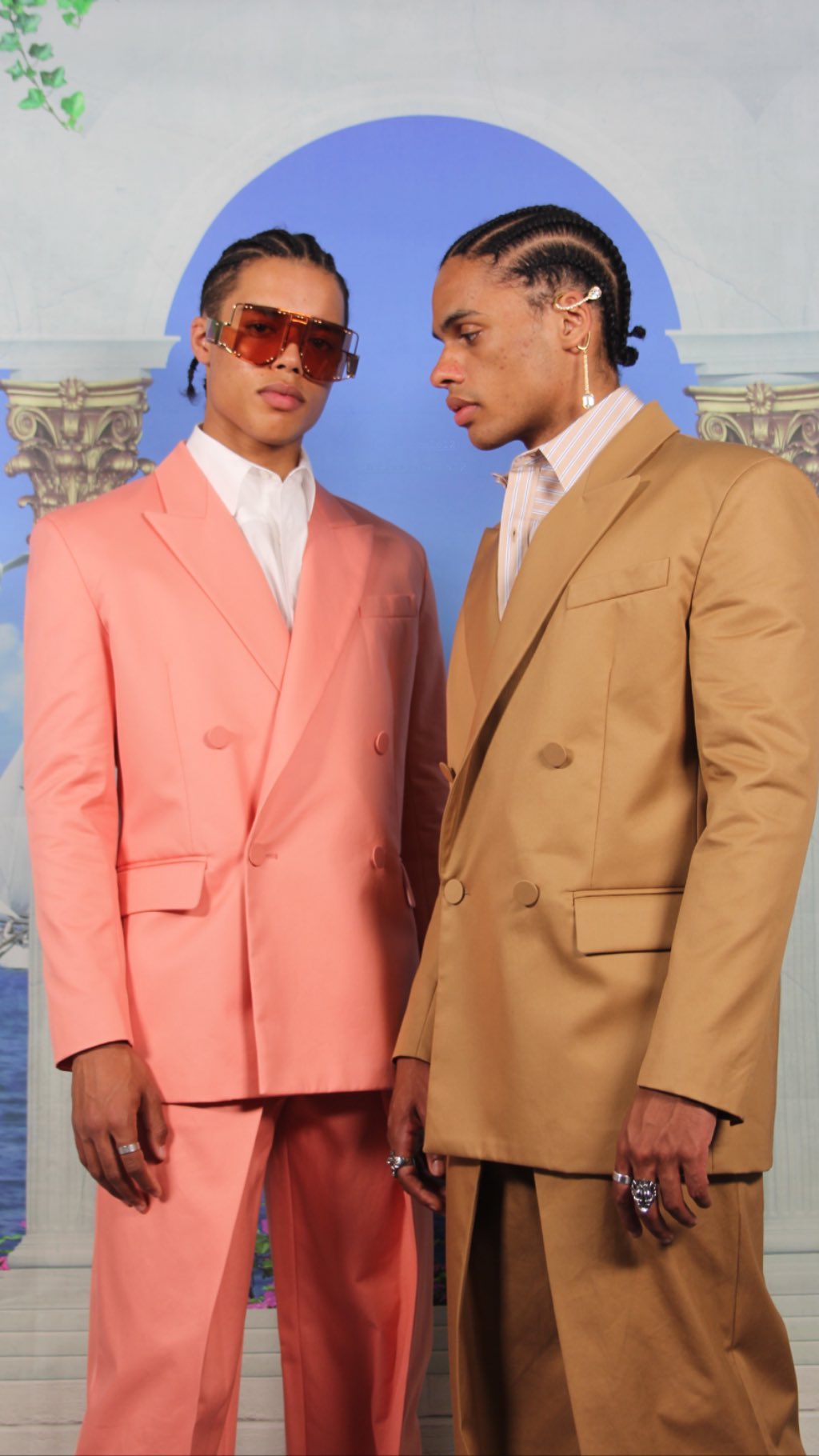 Стильна провокація: Ріанна похвалилася стрункою фігурою в нарядах власного виробництва