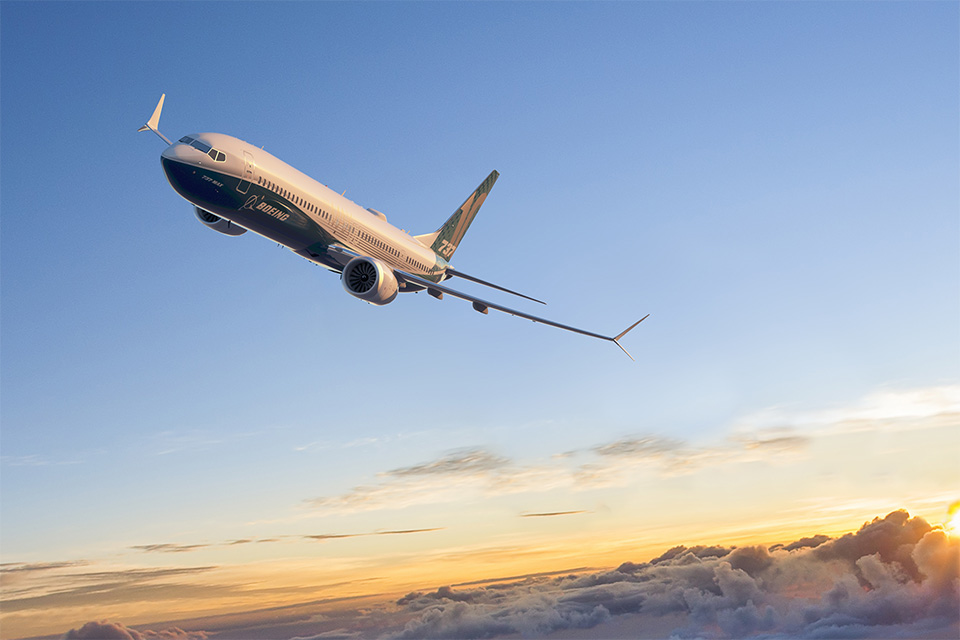 У небо піднявся абсолютно новий "Боїнг": неймовірні фото лайнера 737-10 MAX